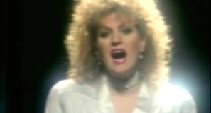 Barbara Dickson and Elaine Paige - I Know Him So Well - Official Music Video