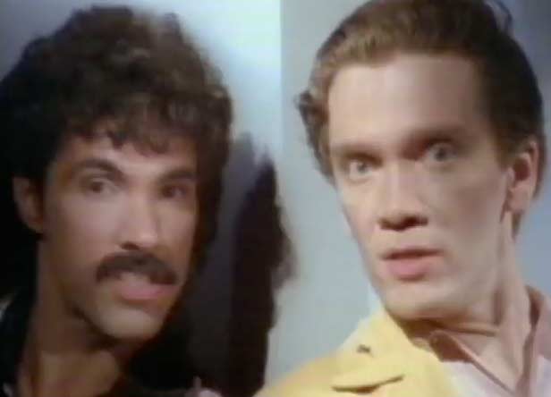 Daryl Hall & John Oates - Maneater - Official Music Video