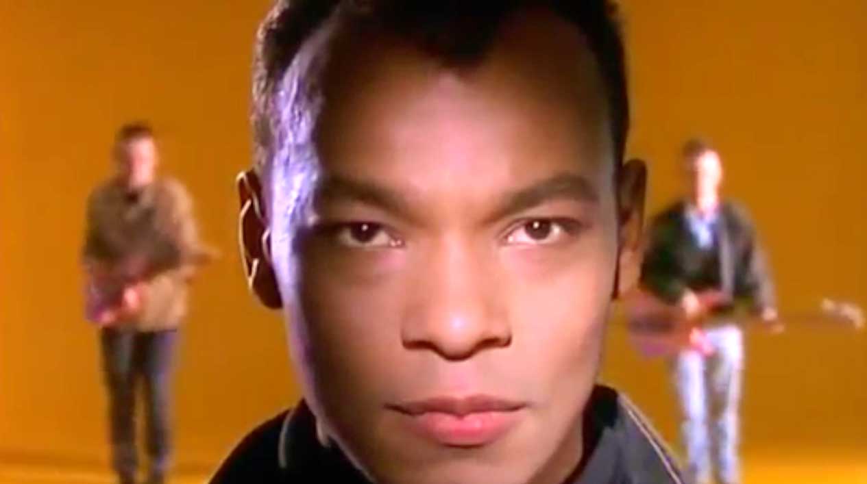 Fine Young Cannibals - She Drives Me Crazy - Official Music Video