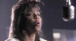 Natalie Cole - Miss You Like Crazy - Official Music Video