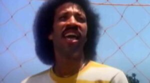 Commodores - Lady (You Bring Me Up)
