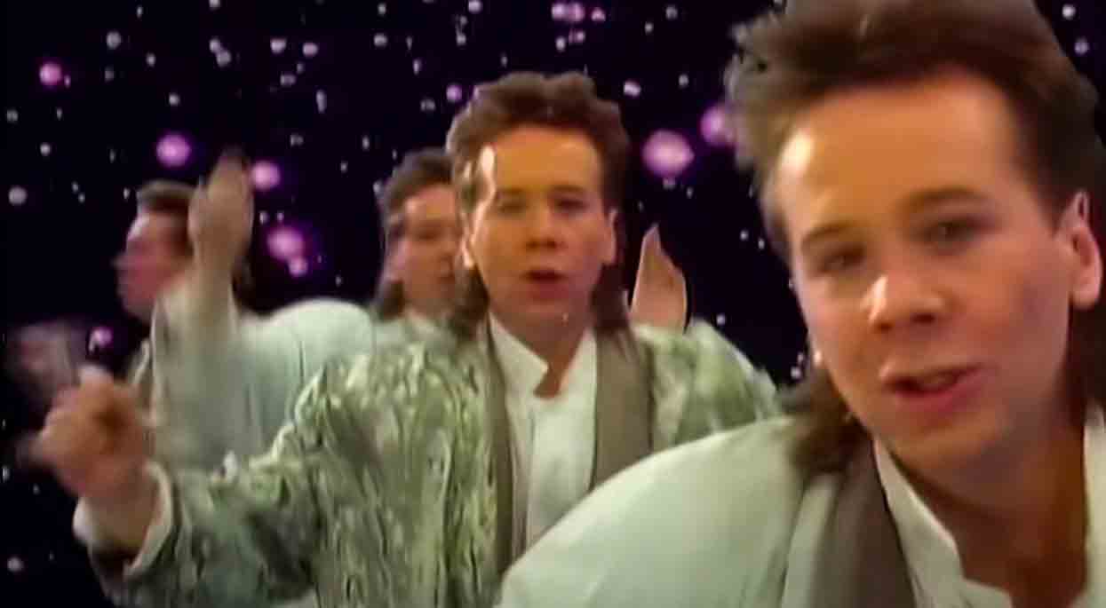 Simple Minds - All The Things She Said - Official Music Video