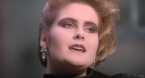 Alison Moyet - That Ole Devil Called Love - Official Music Video