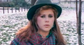 Kirsty MacColl A New England Official Music Video