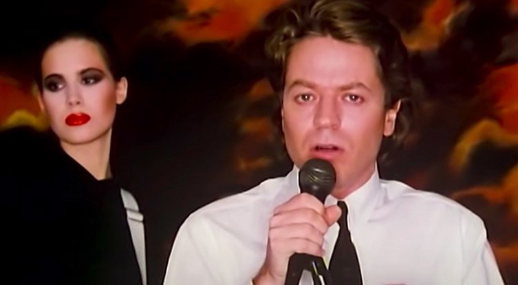 Robert Palmer - Addicted To Love - Official Music Video