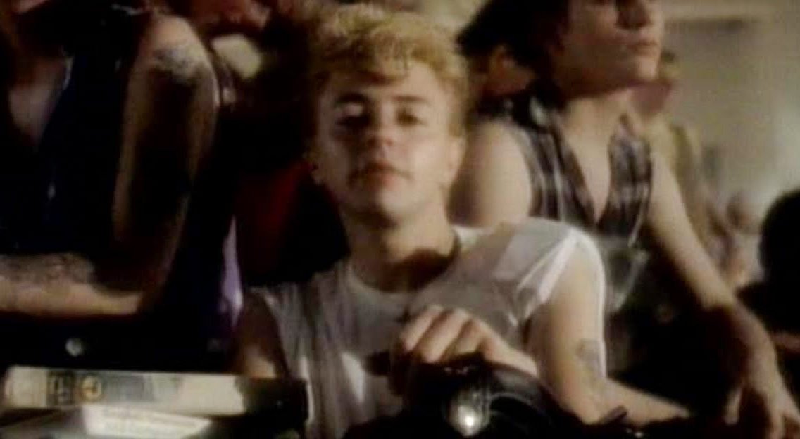 Stray Cats - (She's) Sexy & 17 - Official Music Video