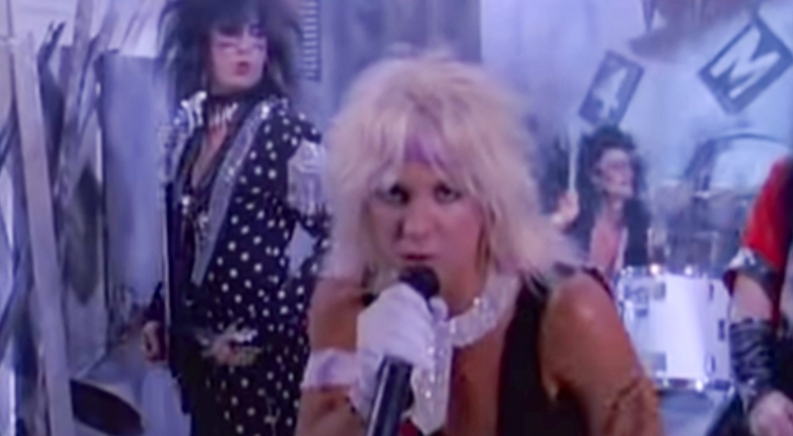 Mötley Crüe - Smokin In The Boys Room - Official Music Video