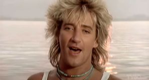 Rod Stewart - What Am I Gonna Do (I'm So In Love With You) - Official Music Video